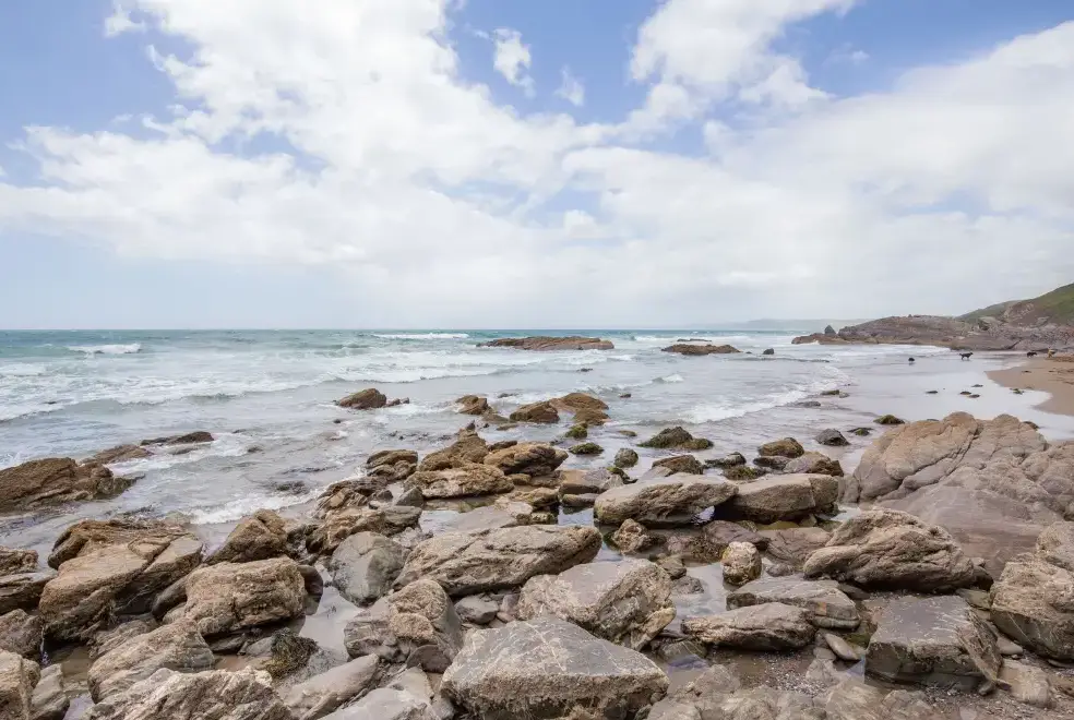 Coastal scenes near Beachcomber's Cottage
