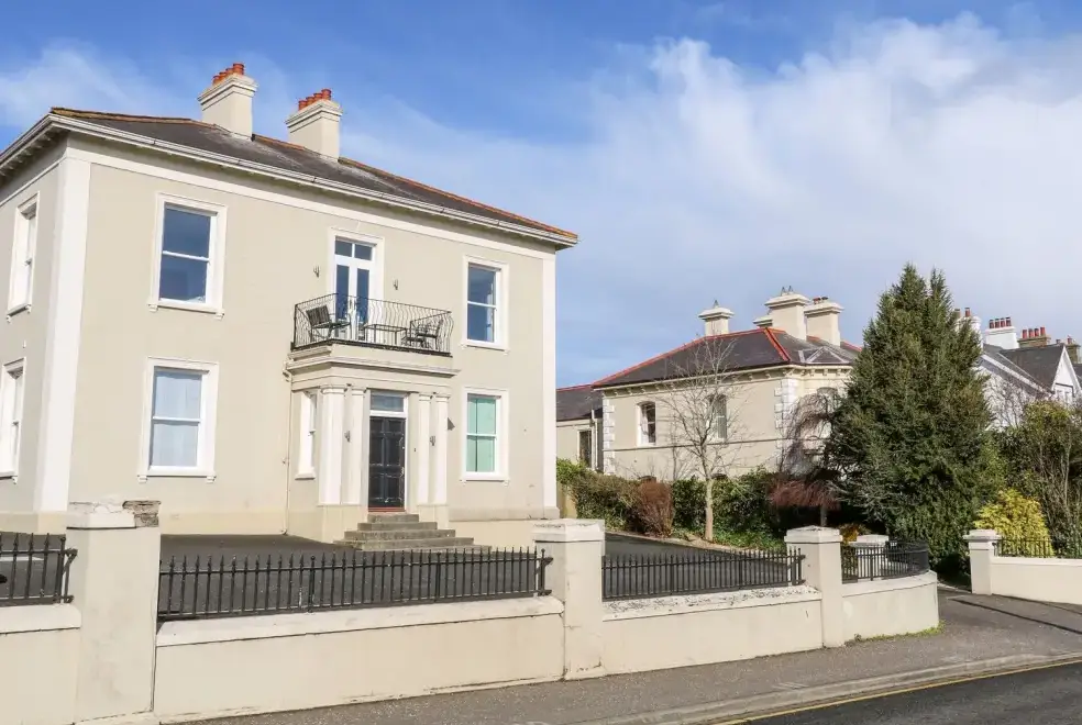 Beachcomber, from the outside