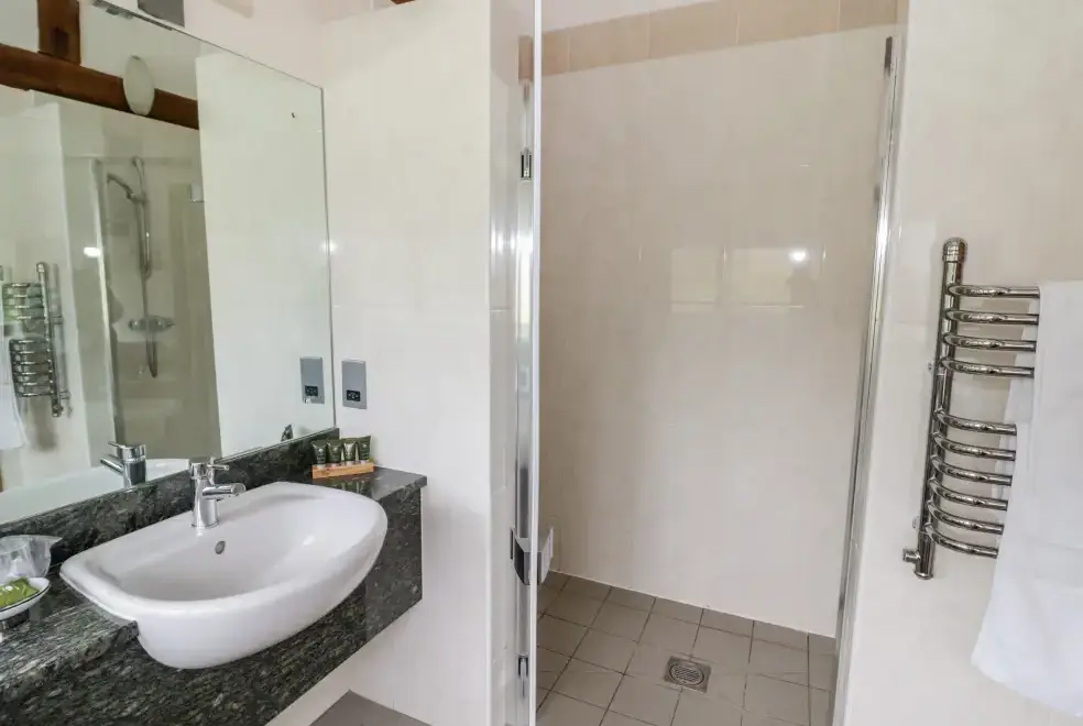 Shower room at Beesoni Rural Retreat, Malvern Hills