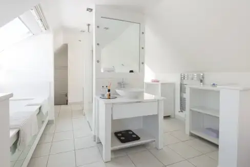 Family bathroom at Beggars Barn, Oxfordshire