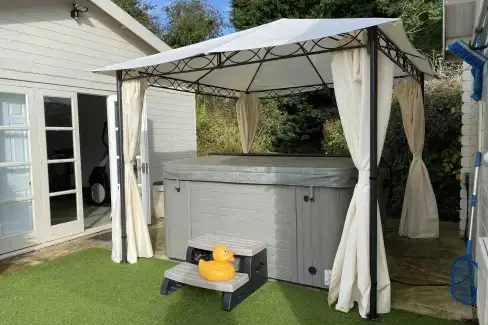 Private Hot Tub at Beggars Barn, Oxfordshire