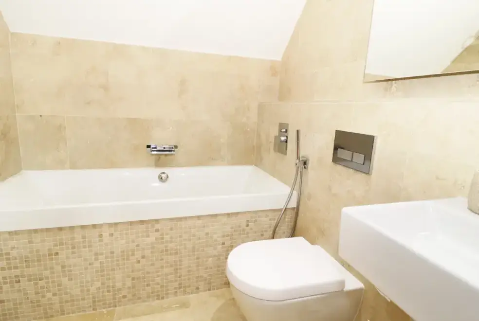 Family bathroom at Bell House Barn