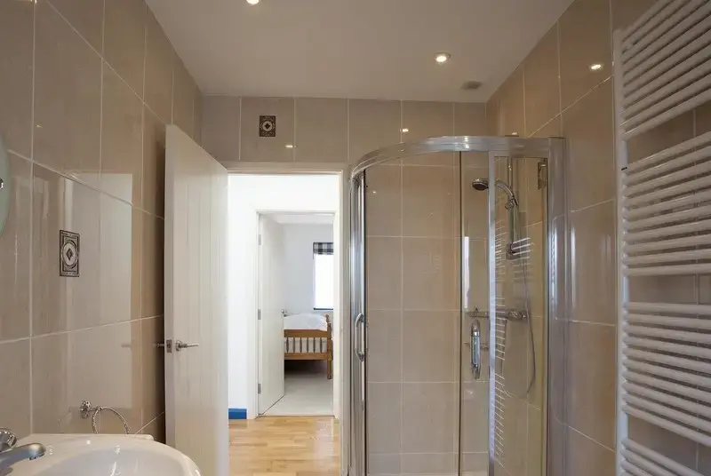 Ensuite bathroom at Belmont