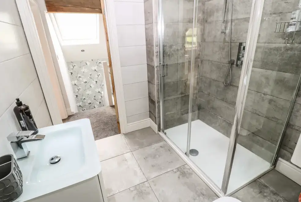 Shower room at Belvedere Farm