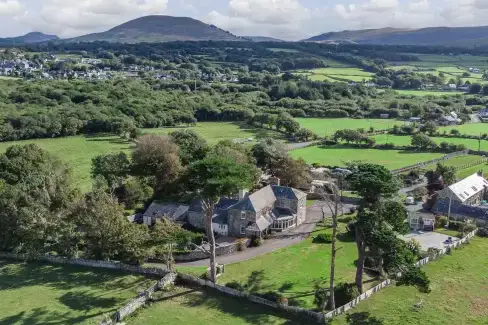 Bennar Fawr Large Holiday Home - Photo 1