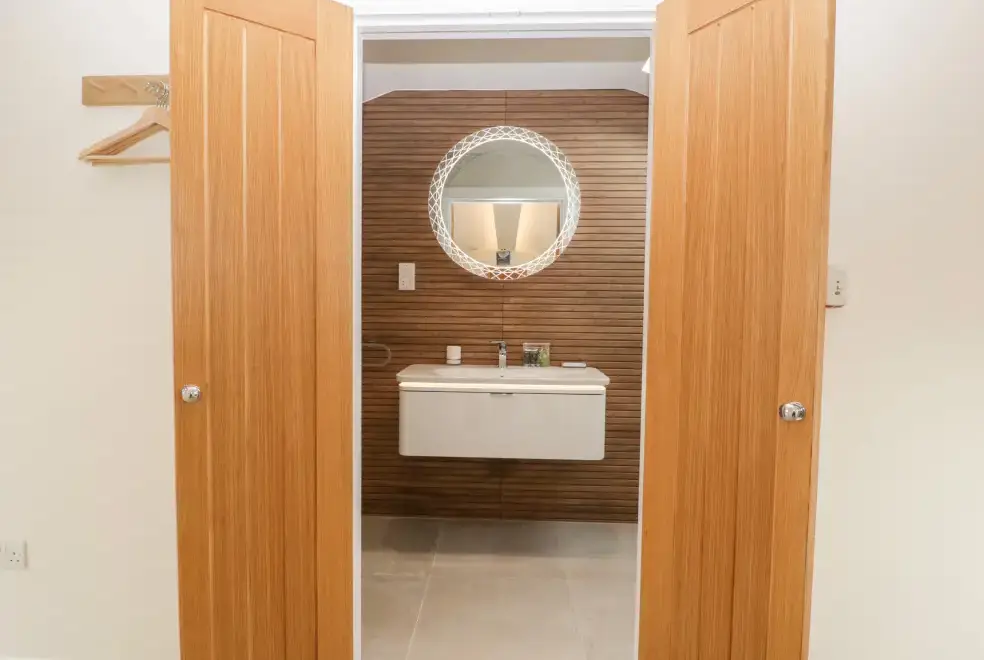 Ensuite bathroom at Bilsham Meadows