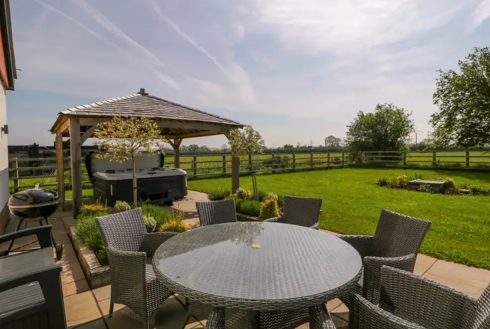 Garden furniture at Bilsham Meadows