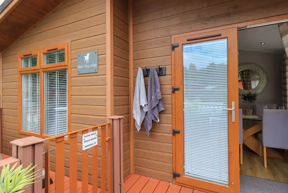 Black Dog Lodge, from the outside