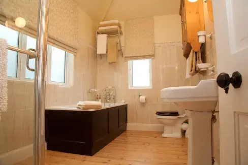 Family bathroom at Blackdown Cottage, East Sussex