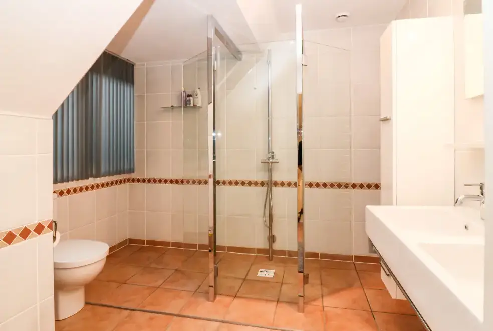 Wet room at Boat House