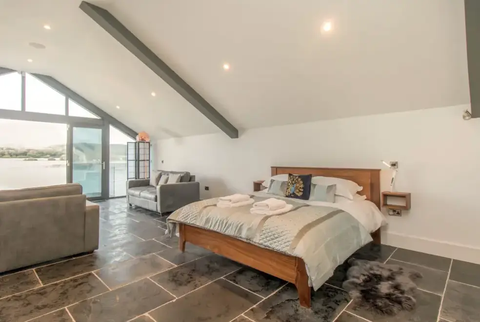 Bedroom at Boathouse on the Lake