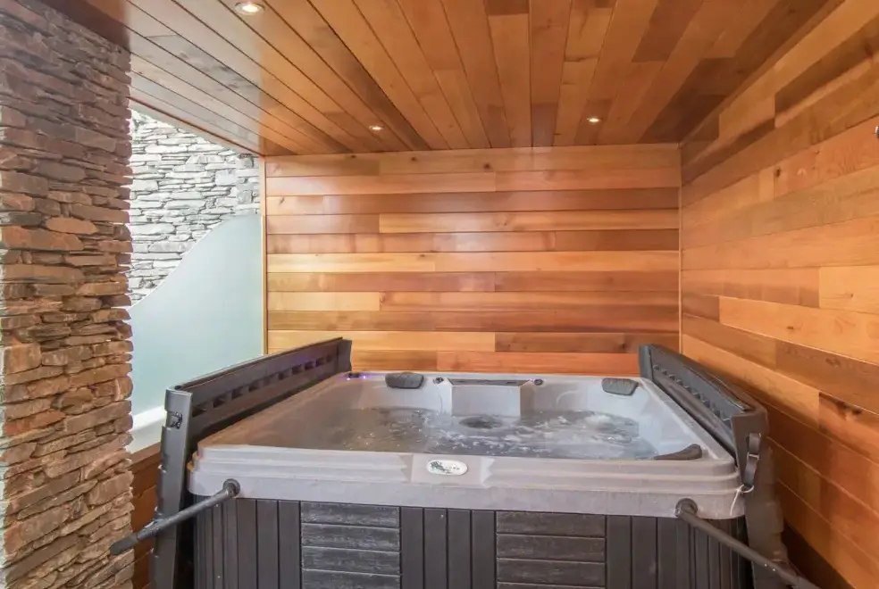 Private Hot Tub at Boathouse on the Lake