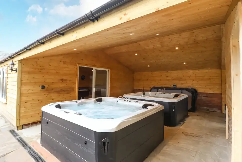 Shared Hot Tub at Bodaioch Hall