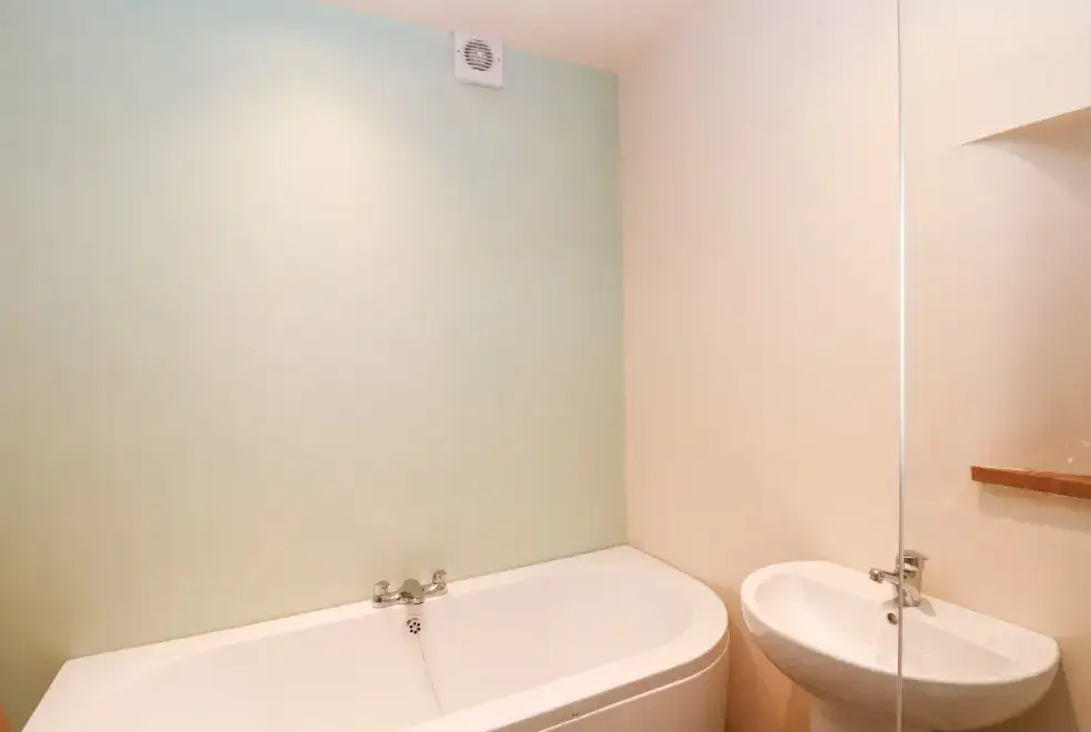 Family bathroom at Bowland Barn