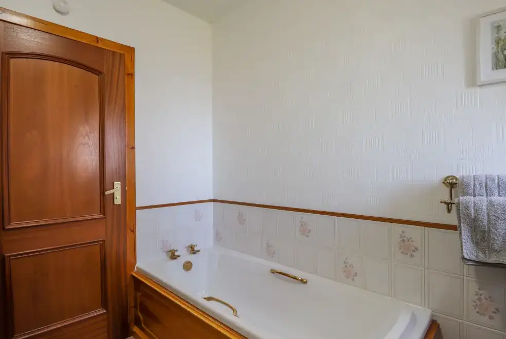 Family bathroom at Braehead Croft