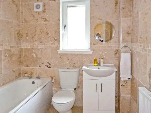 Family bathroom at Braewood Countryside Cottage, near the Great Glen Way