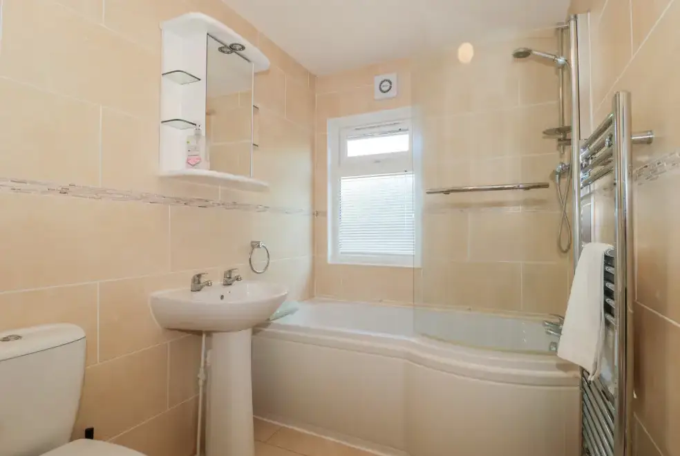 Family bathroom at Bramley Lodge