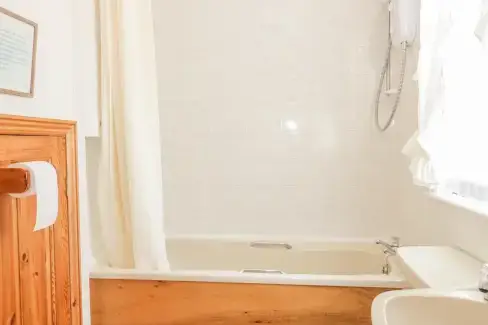 Family bathroom at Branscombe Holiday Cottage at Old Higher Lighthouse, Dorset