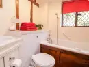 Family bathroom at Brew Cottage - thumbnail photo