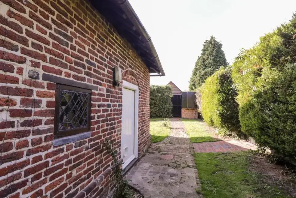 Enclosed garden at Brew Cottage