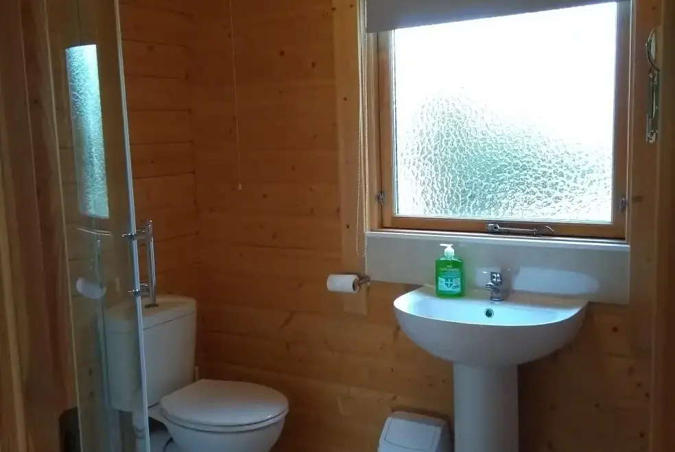 Ensuite bathroom at Briarcroft Fishery Lodge