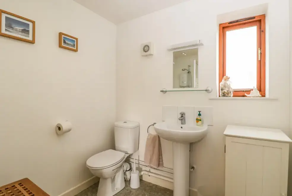 Ensuite bathroom at Brindle Cottage