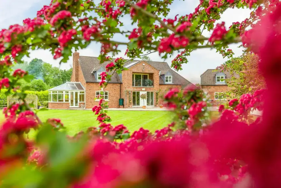 Broadleaf Lodge, from the outside