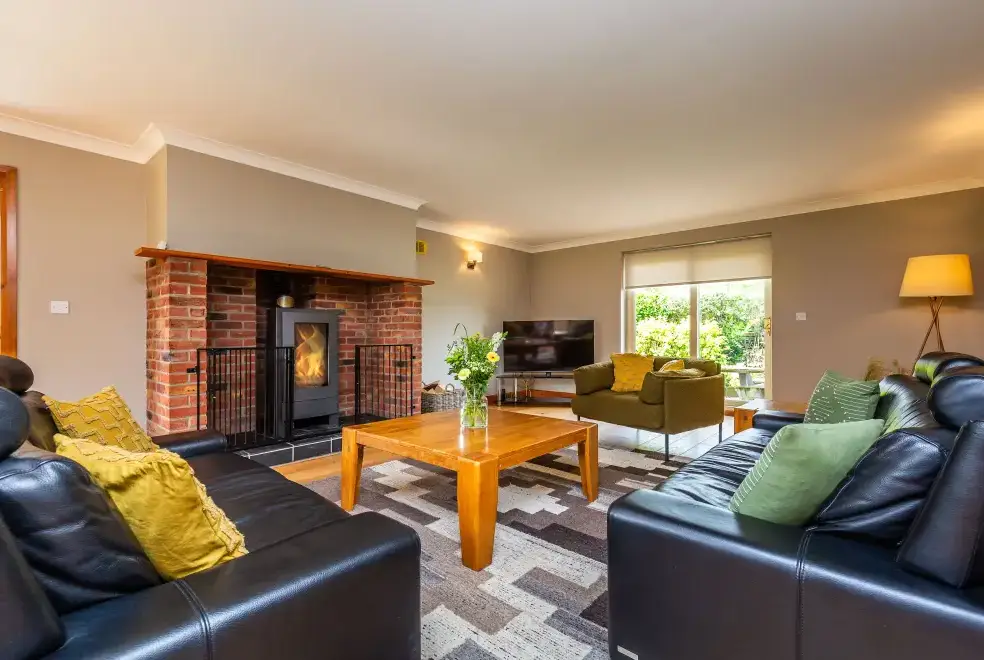 Lounge at Broadleaf Lodge