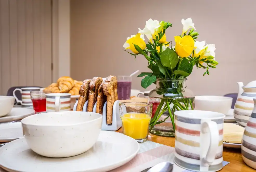 Dining room at Broadleaf Lodge