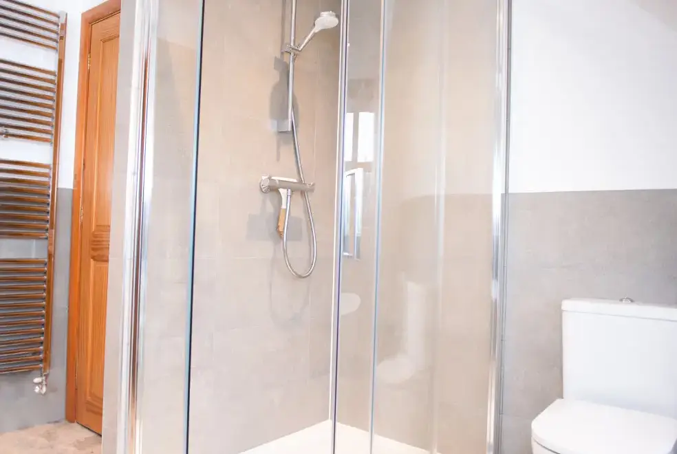 Shower room at Broadleaf Lodge