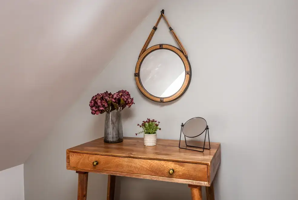 Desk area at Broadleaf Lodge