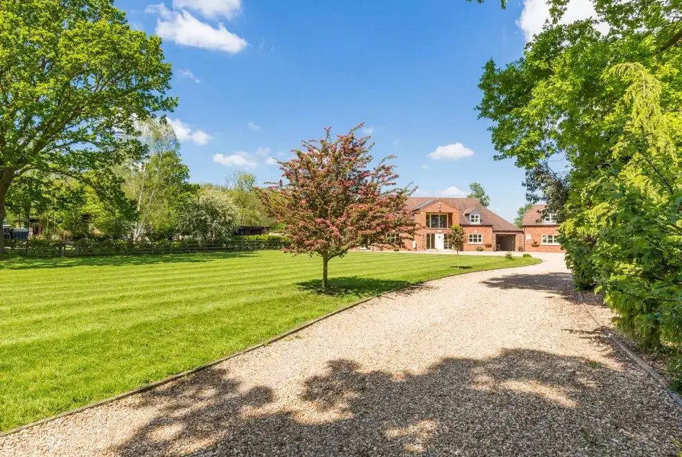 Broadleaf Lodge, from the outside