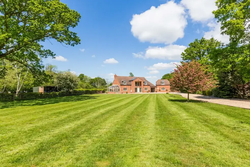 Broadleaf Lodge, from the outside