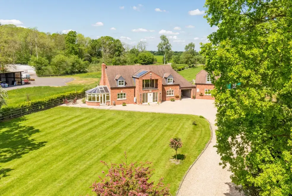 Broadleaf Lodge, from the outside