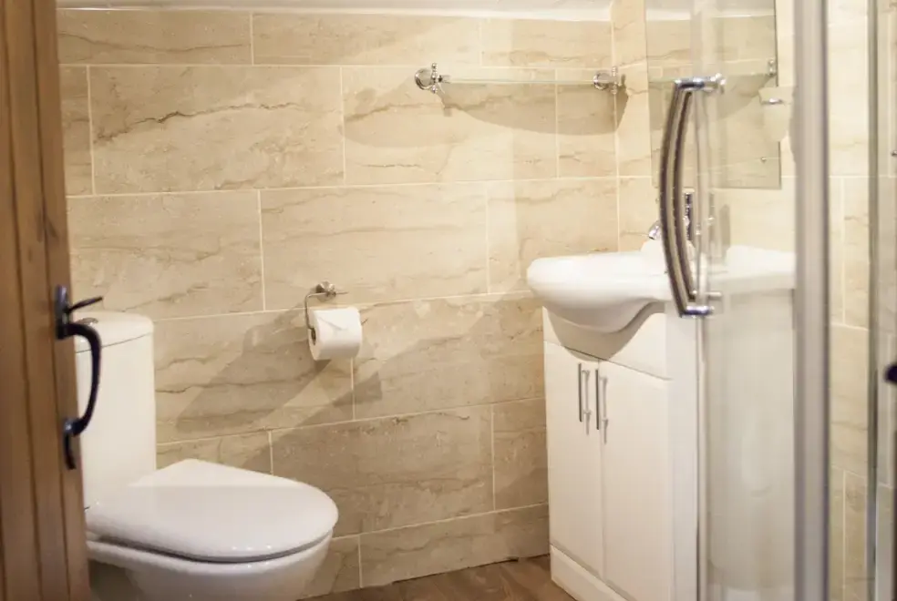 Family bathroom at Brookbank farm