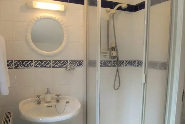 Family bathroom at Brookside Retreat