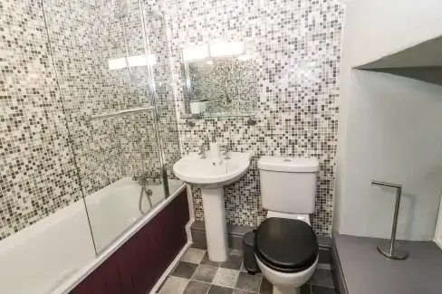 Family bathroom at Bryn Aber Bach, Gwynedd