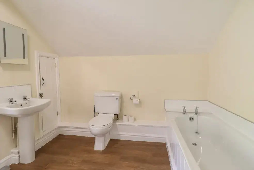 Family bathroom at Bryn Cemlyn