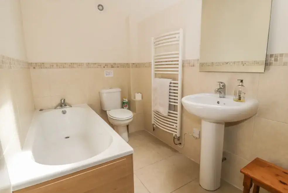 Family bathroom at Bryn Howell Holiday Barn