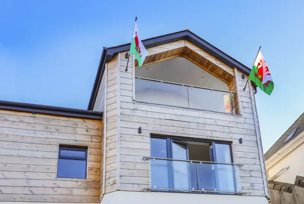 Bryn Min Manton Penthouse, from the outside