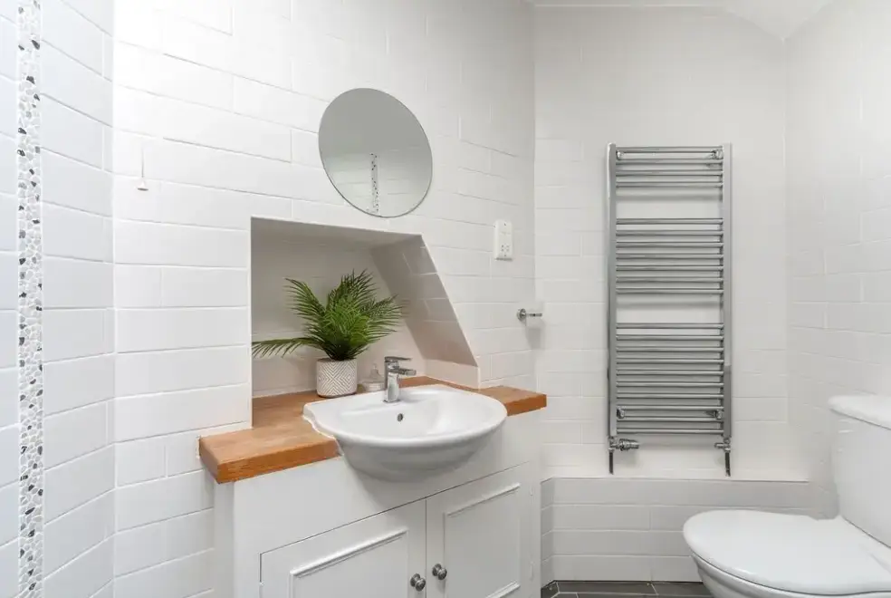 Family bathroom at Bucknowle Lodge