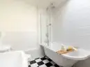 Family bathroom at Bucknowle Lodge - thumbnail photo