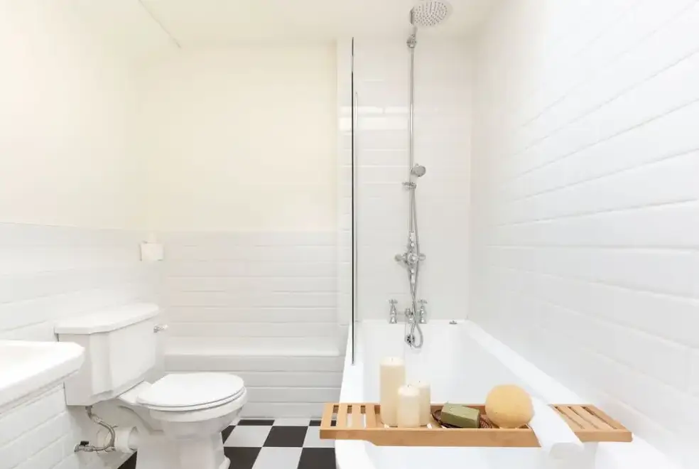 Family bathroom at Bucknowle Lodge