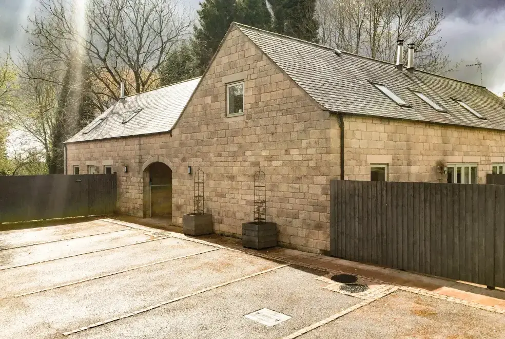 Bunbury, from the outside