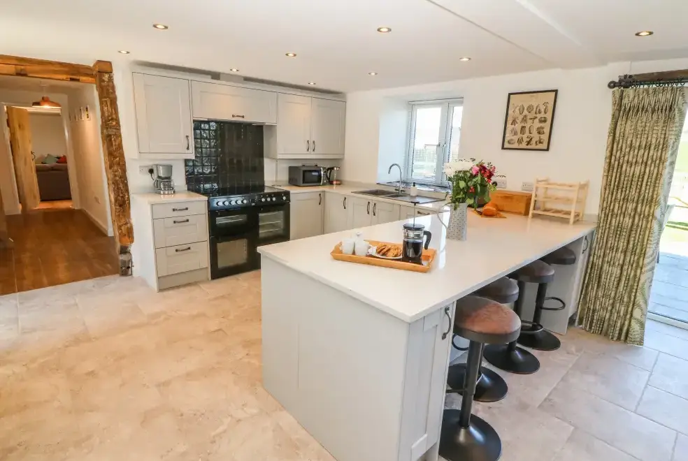 Kitchen/diner at Bwthyn Y Bugail (Shepherd's Cottage