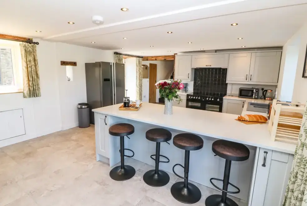 Kitchen/diner at Bwthyn Y Bugail (Shepherd's Cottage