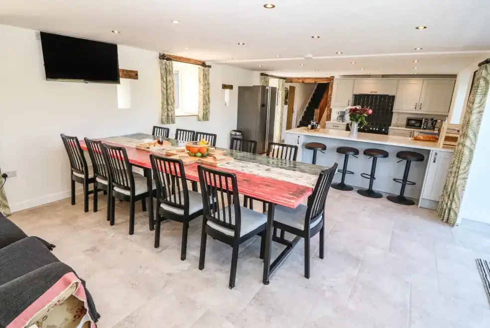 Kitchen/diner at Bwthyn Y Bugail (Shepherd's Cottage