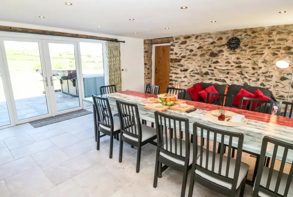 Dining room at Bwthyn Y Bugail (Shepherd's Cottage