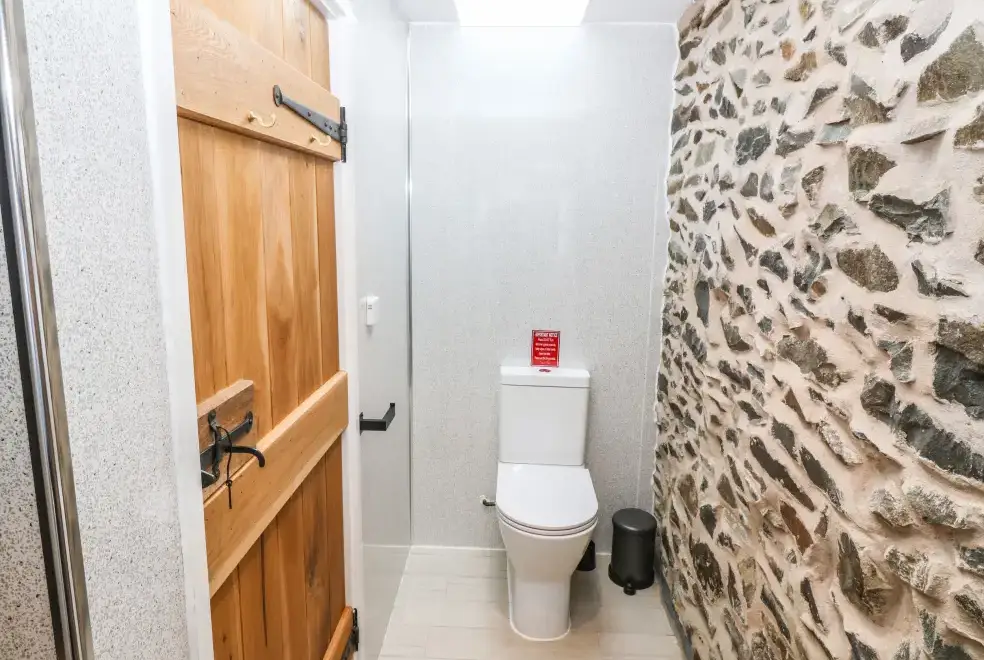 Loo at Bwthyn Y Bugail (Shepherd's Cottage