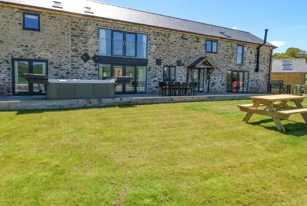 Bwthyn Y Bugail (Shepherd's Cottage, from the outside